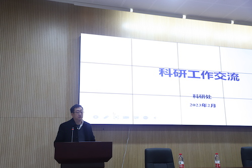 张杭君 张杭君