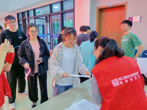 3 3