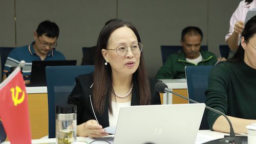 周春儿做学校绩效工资改革精神传达、文件解读和学院绩效工资相关文件意见征求 周春儿做学校绩效工资改革精神传达、文件解读和学院绩效工资相关文件意见征求